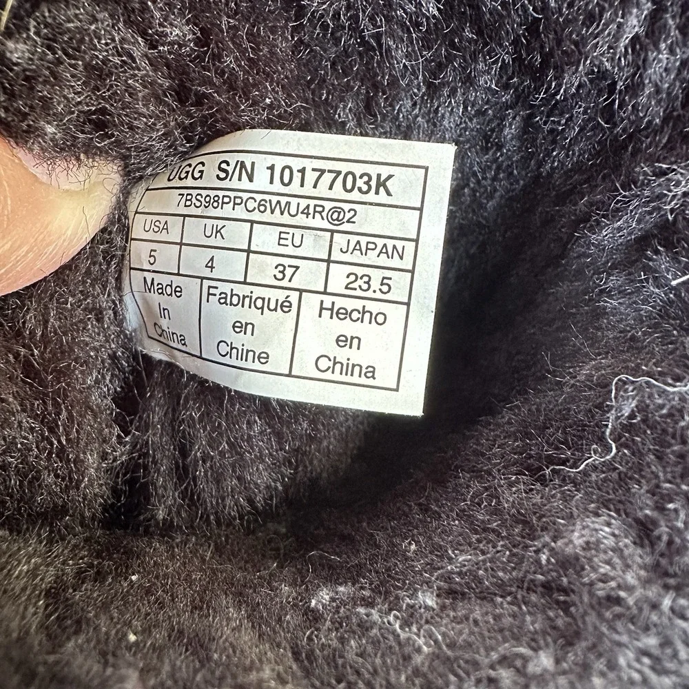 UGG Kids Classic II Boots Size 5 US – Black Sheepskin Suede – Good Condition